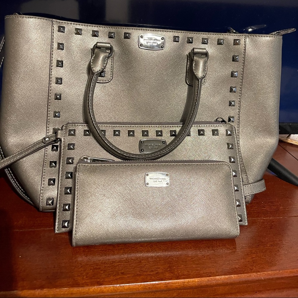 Michael Kors purse wristlet and matching wallet.